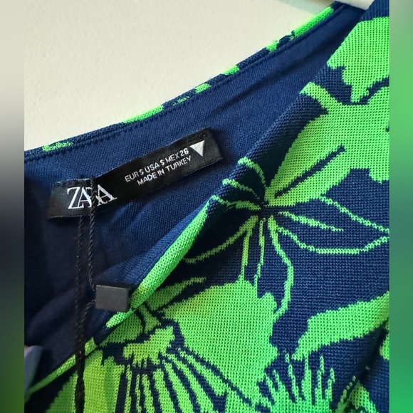 NEW Zara One Shoulder Crop Top Floral Neon Green Navy Size Small NWT - Picture 2 of 3